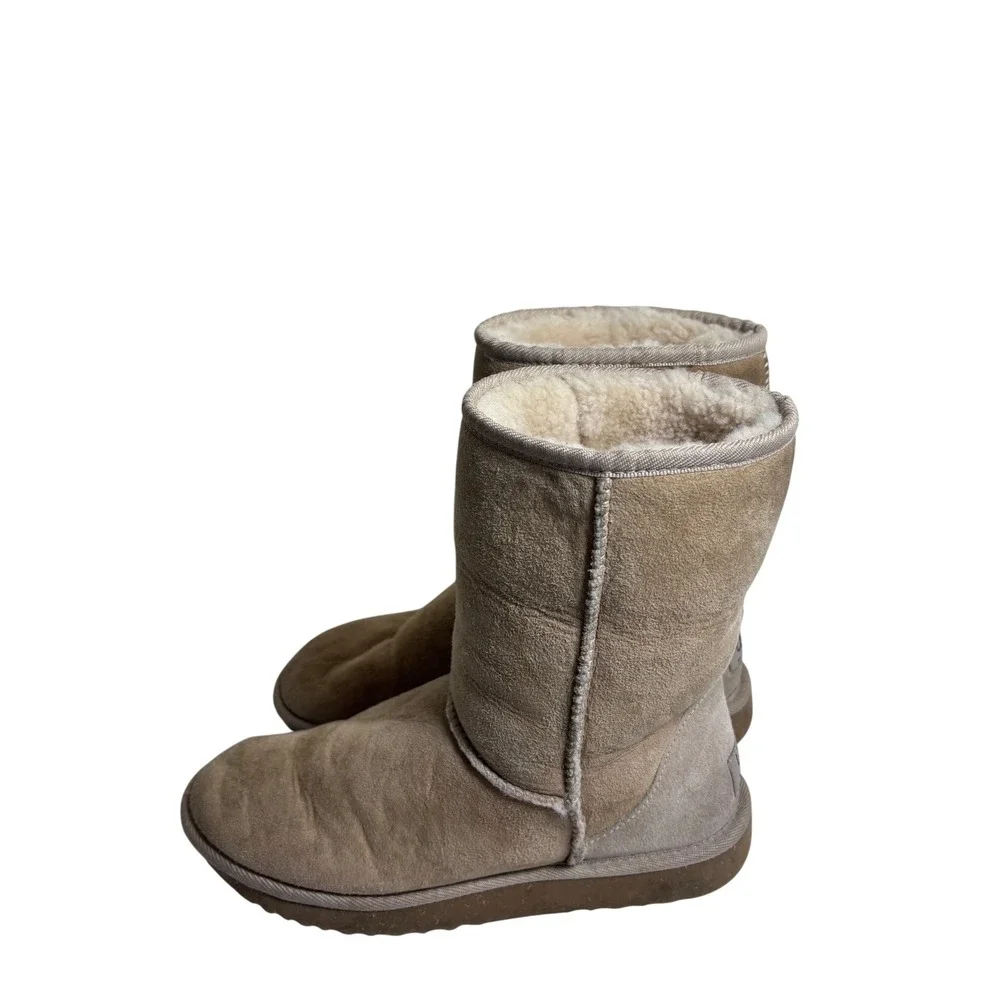 UGG Australia Classic Short 5825 Boots Size 7 Sheepskin Suede Y2K 2000s